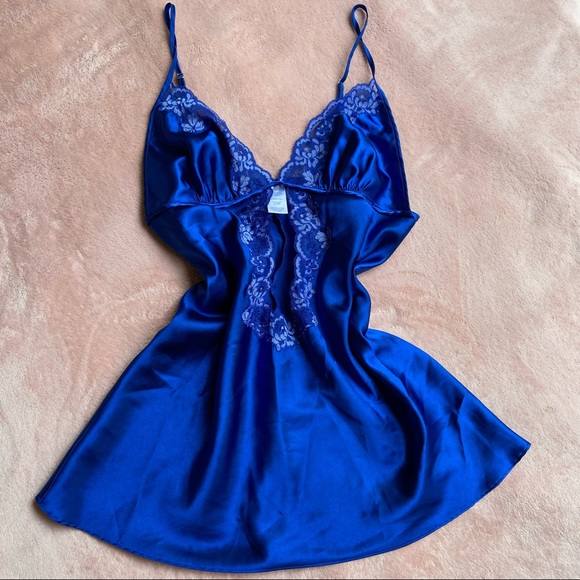 Royal blue slip💙 ✨SOLD✨ - Picture 1 of 3